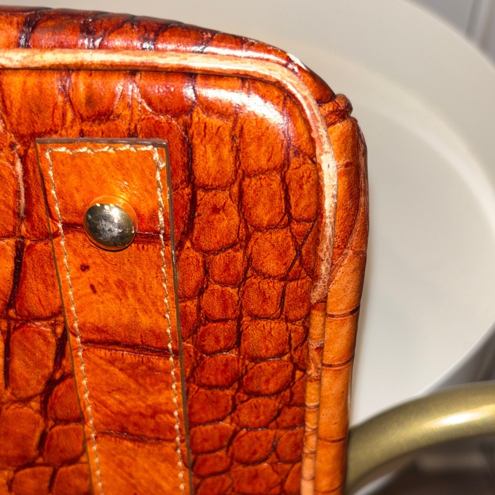 Sophisticated Brown Crocodile Leather Handbag - Picture 10 of 15